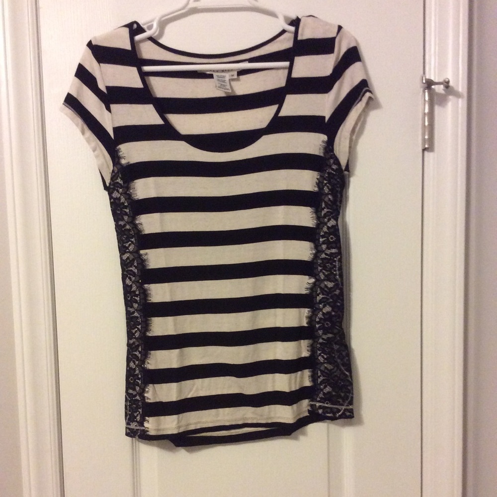 Striped tee with lace sides